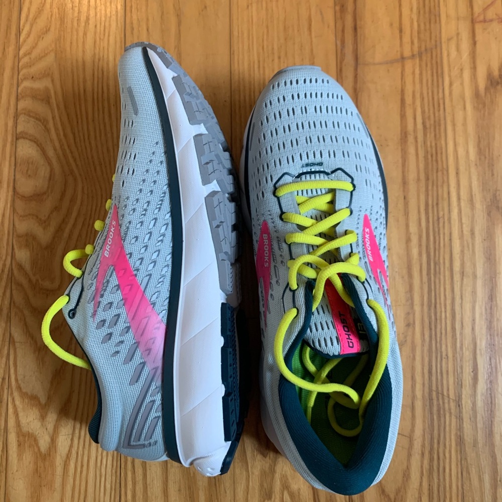 NEW! never worn brooks sneakers!!🤸🏼‍♂️